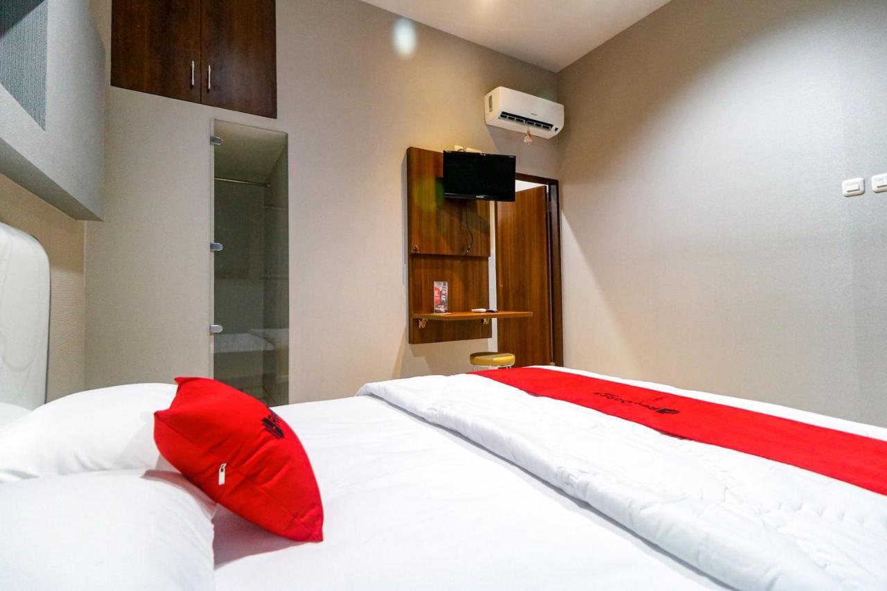 Reddoorz Near Kebon Jeruk Джакарта Экстерьер фото