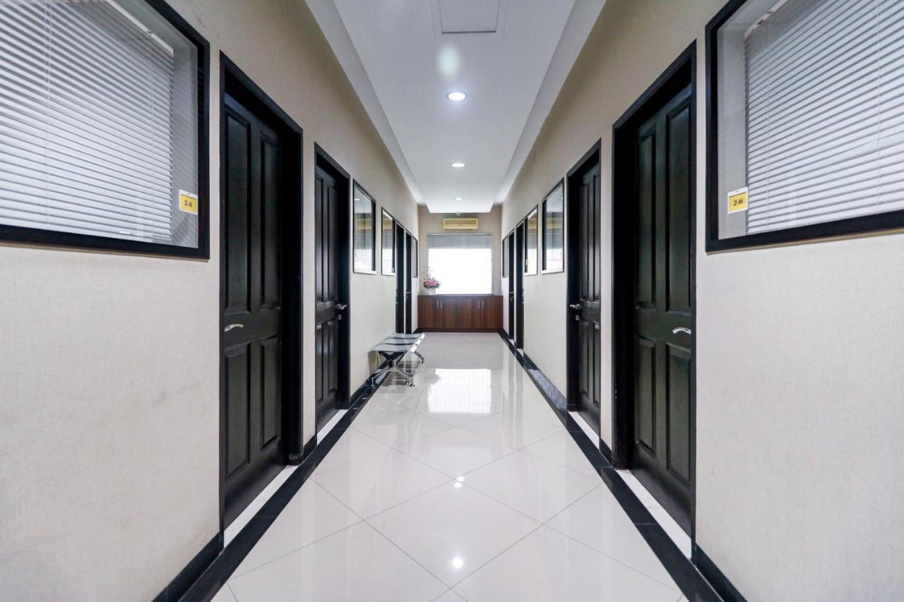 Reddoorz Near Kebon Jeruk Джакарта Экстерьер фото