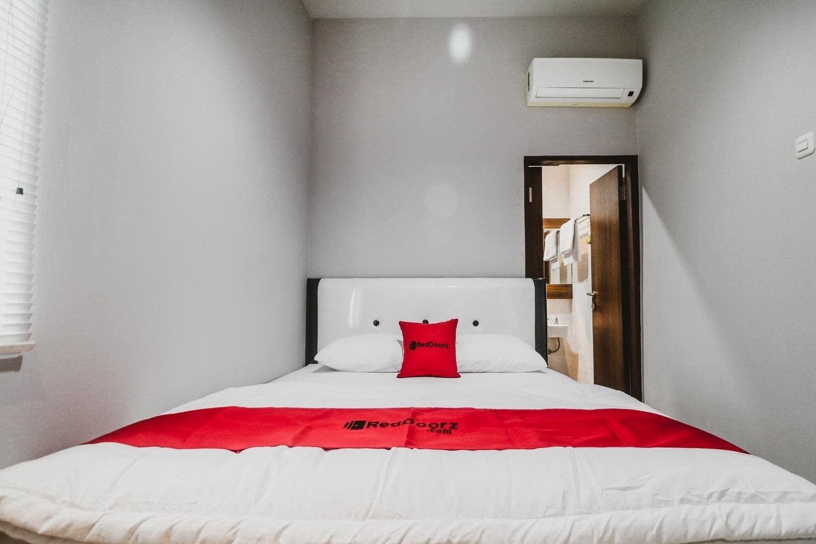 Reddoorz Near Kebon Jeruk Джакарта Экстерьер фото